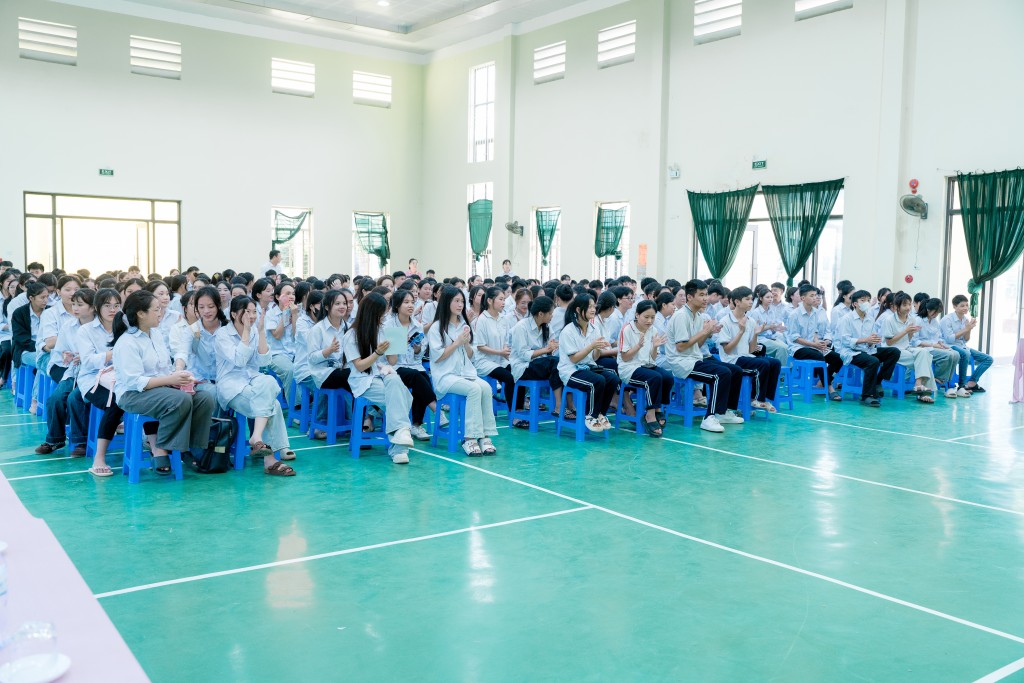 Buổi tọa đàm thu hút nhiều học sinh tham gia