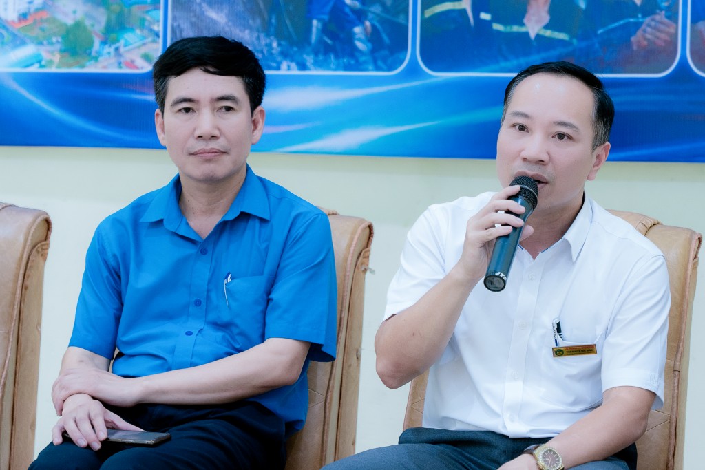 Ông Nguyễn Đức Quân – Trưởng phòng Đào tạo Công tác Học sinh Sinh viên, Phân hiệu đào tạo Cẩm Phả Trường Cao đẳng TKV giới thiệu các ngành nghề của nhà trường