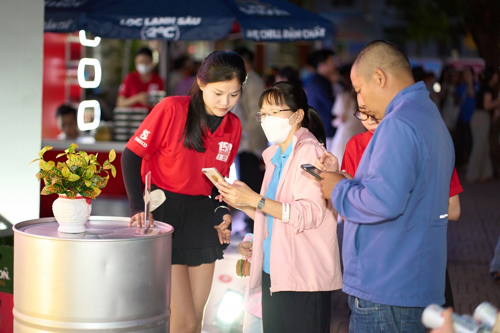 Người dân Đắk Lắk tham gia trải nghiệm các khu vực trưng bày tại _Đêm Di Sản_