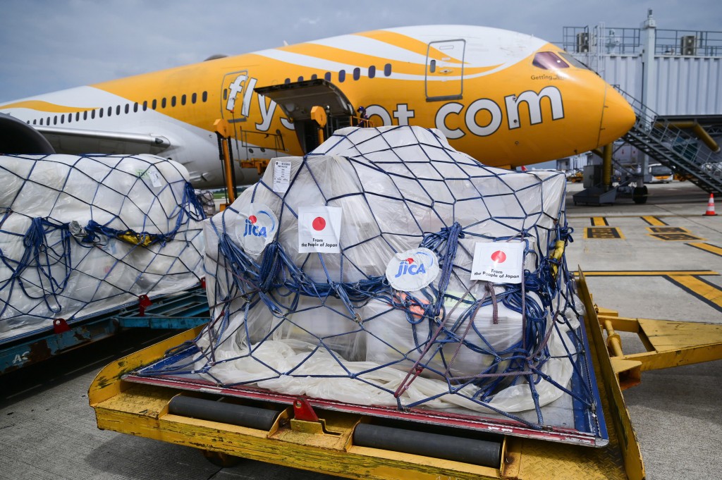 Việt Nam tiếp nhận hàng viện trợ quốc tế khẩn cấp của JICA