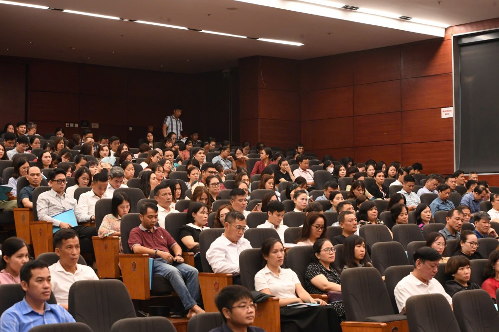 Các công chức ngành văn hóa tham dự buổi 