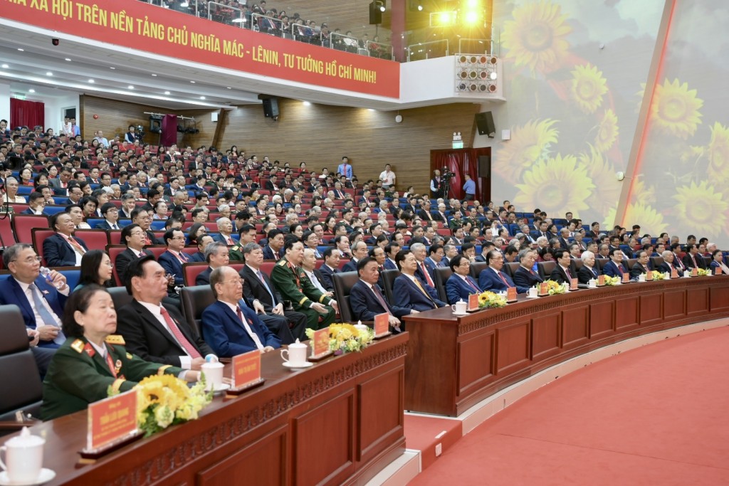 Các đồng chí lãnh đạo Đảng, Nhà nước tham dự lễ khai mạc