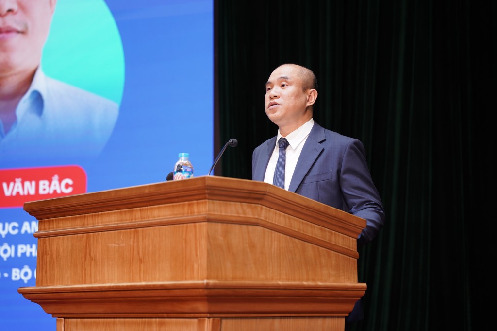 Đại tá Hà Văn Bắc, Phó Cục Trưởng Cục An Ninh Mạng và Phòng Chống Tội Phạm Sử dụng Công Nghệ Cao - Bộ Công An phát biểu khai mạc_2