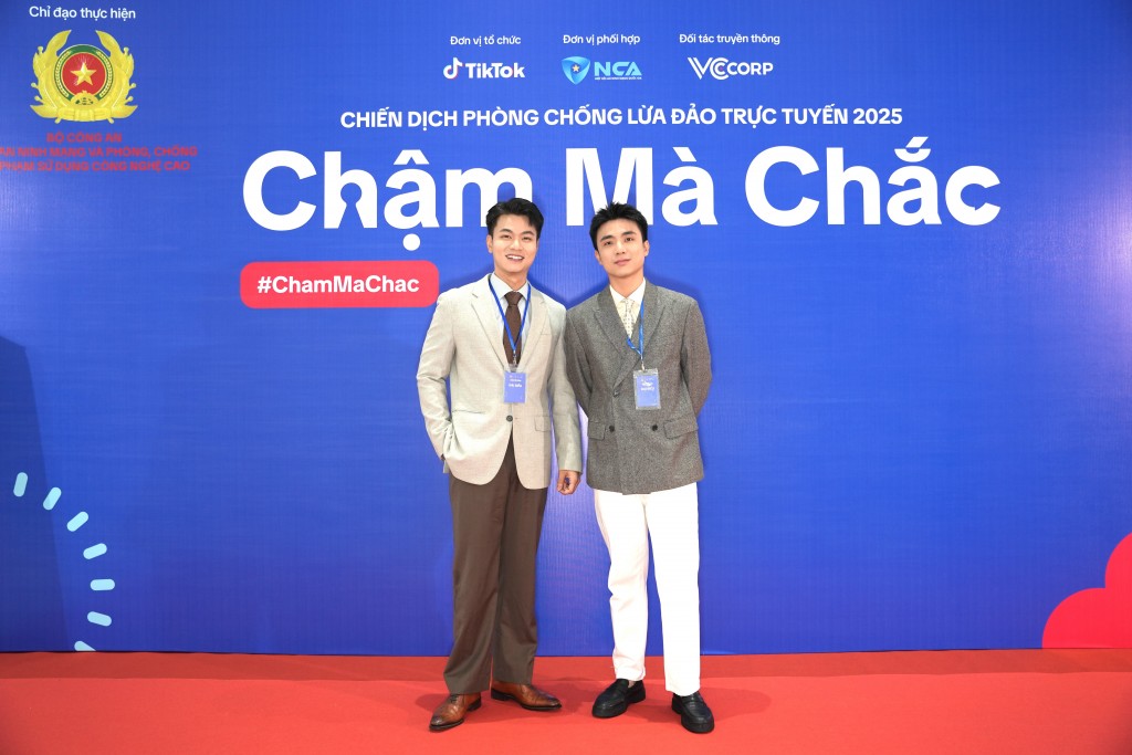 Nhà sáng tạo nội dung tham gia Lễ phát động chiến dịch Chậm Mà Chắc