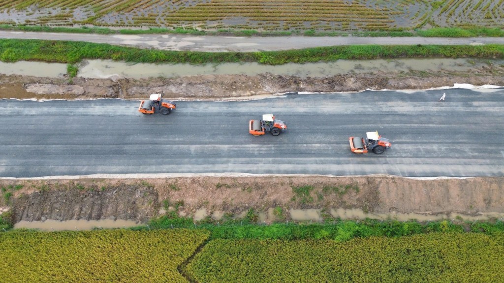 dự án cao tốc Cần Thơ - Cà Mau hiện có khoảng 200 mũi thi công đang hoạt động đồng loạt trên toàn tuyến với lực lượng thi công lên đến 1.900 cán bộ, công nhân, kỹ thuật cùng gần 900 máy móc, thiết bị cơ giới. dự án cao tốc Cần Thơ - Cà Mau hiện có khoảng 200 mũi thi công đang hoạt động đồng loạt trên toàn tuyến với lực lượng thi công lên đến 1.900 cán bộ, công nhân, kỹ thuật cùng gần 900 máy móc, thiết bị cơ giới.
