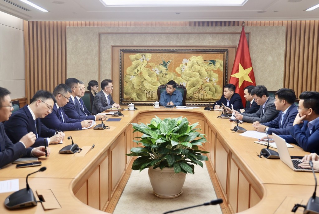 Phó Thủ tướng Nguyễn Chí Dũng nhấn mạnh, Việt Nam mong muốn thúc đẩy hợp tác với Trung Quốc trong các ngành, lĩnh vực, như sản xuất linh kiện điện tử, công nghiệp phụ trợ, linh phụ kiện y tế… cũng là những ngành, lĩnh vực mà Tập đoàn TCL có nhiều kinh nghiệm, thế mạnh - Ảnh: VGP/Thu Sa
