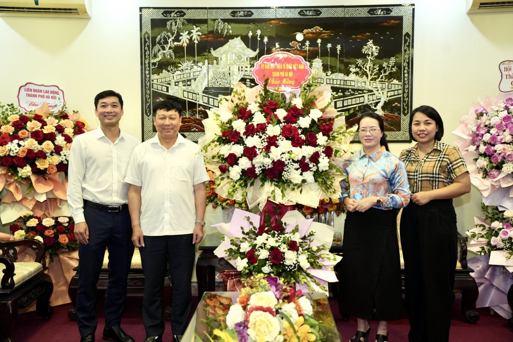 Thay mặt Ủy ban MTTQ Việt Nam thành phố Hà Nội, đồng chí Phạm Anh Tuấn gửi lời chúc mừng tốt đẹp nhất đến toàn thể cán bộ, hội viên, nông dân Thủ đô.