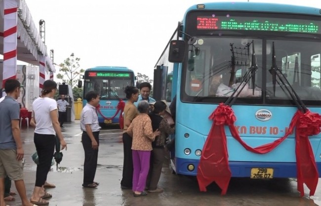 Xã Minh Châu hồ hởi khai trương tuyến xe buýt công cộng đầu tiên