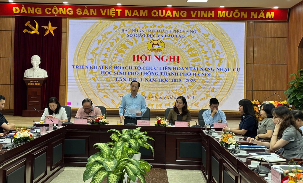 Đồng chí Trần Thế Cương - Giám đốc Sở GD&ĐT Hà Nội trao đổi trả lời các ý kiến băn khoăn tại hội nghị