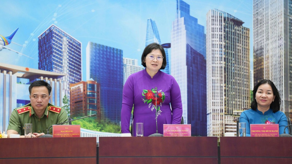 Bà Văn Thị Bạch Tuyết, Phó bí thư Thành ủy TP.HCM tại buổi làm việc với Tập đoàn Becamex
