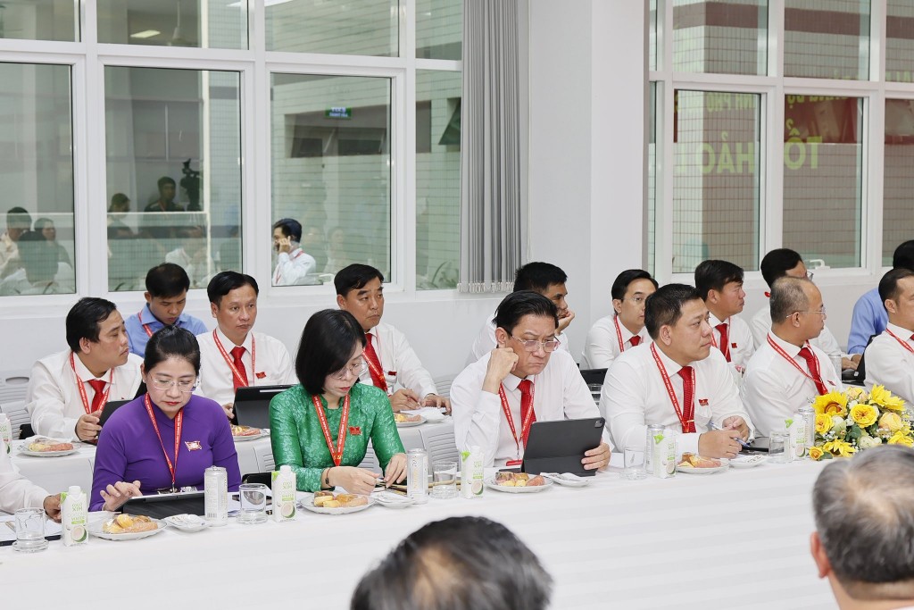 Các đại biểu tập trung góp ý, thảo luận (ảnh: Mai Anh)