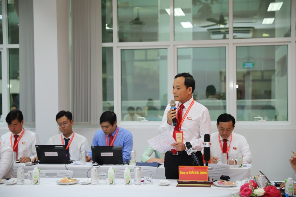 Đồng chí Trần Lưu Quang, Bí thư Thành uỷ TP Hồ Chí Minh phát biểu tại tổ thảo luận số (ảnh: ĐH))