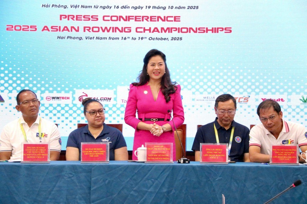 Bà Trần Thị Hoàng Mai, Giám đốc Sở Văn hóa và Thể thao thành phố Hải Phòng, phát biểu tại buổi họp báo