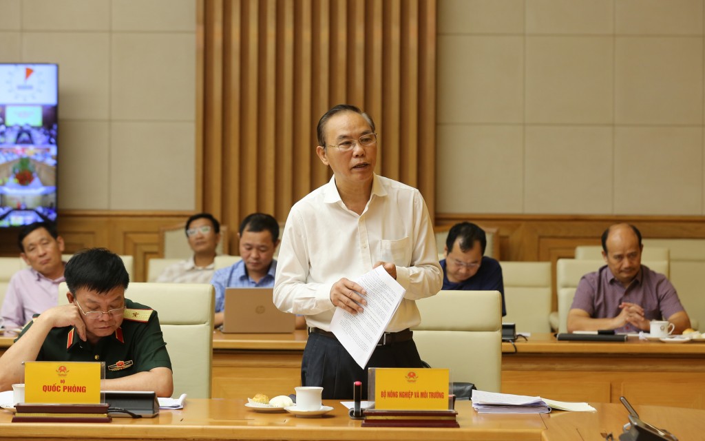 Thứ trưởng Bộ Nông nghiệp và Môi trường Phùng Đức Tiến báo cáo tại cuộc họp - Ảnh: VGP/Minh Khôi Thứ trưởng Bộ Nông nghiệp và Môi trường Phùng Đức Tiến báo cáo tại cuộc họp - Ảnh: VGP/Minh Khôi