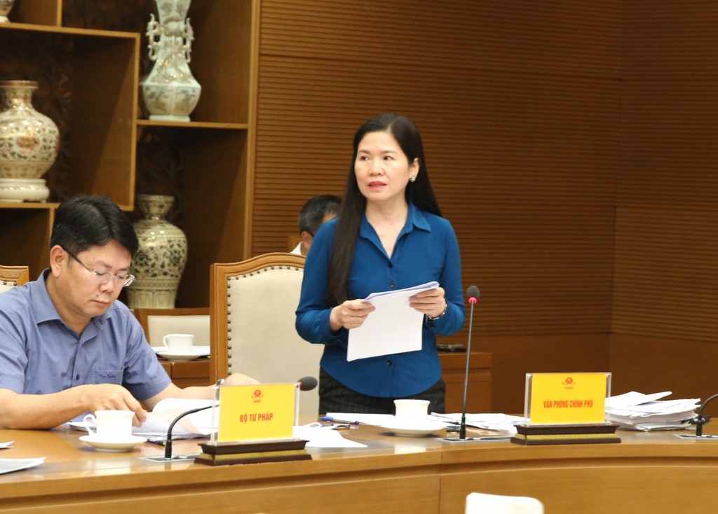 Phó Chủ nhiệm Văn phòng Chính phủ Mai Thị Thu Vân báo cáo tại cuộc họp - Ảnh: VGP/Nguyễn Hoàng Phó Chủ nhiệm Văn phòng Chính phủ Mai Thị Thu Vân báo cáo tại cuộc họp - Ảnh: VGP/Nguyễn Hoàng