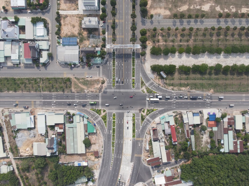 Các tuyến giao thông trọng điểm như Mỹ Phước – Tân Vạn và Quốc lộ 13 do Becamex đầu tư, xây dựng