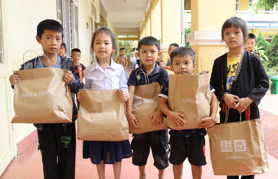 UNIQLO Việt Nam đóng góp 1 tỷ đồng và hơn 3.400 trang phục RE.UNIQLO