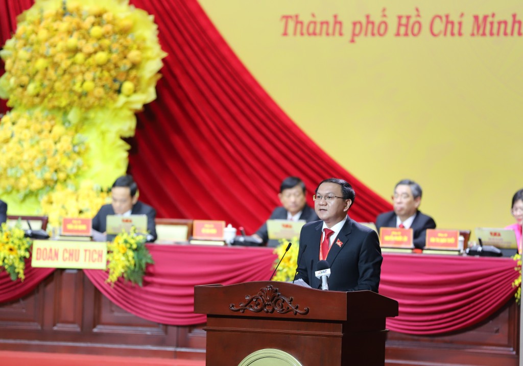 Đồng chí Lâm Đình Thắng, Giám đốc Sở Khoa học và Coi6ng nghệ TP Hồ Chí Minh trình bày tham luận tại đại hội Đồng chí Lâm Đình Thắng, Giám đốc Sở Khoa học và Coi6ng nghệ TP Hồ Chí Minh trình bày tham luận tại đại hội