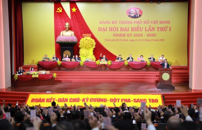 Thông qua nghị quyết Đảng bộ TP Hồ Chí Minh lần thứ I với 30 chỉ tiêu