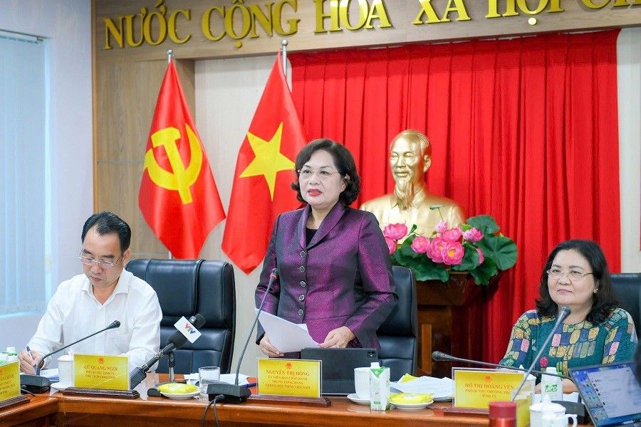 Thống đốc Nguyễn Thị Hồng – Trưởng đoàn công tác phát biểu tại buổi làm việc Thống đốc Nguyễn Thị Hồng – Trưởng đoàn công tác phát biểu tại buổi làm việc