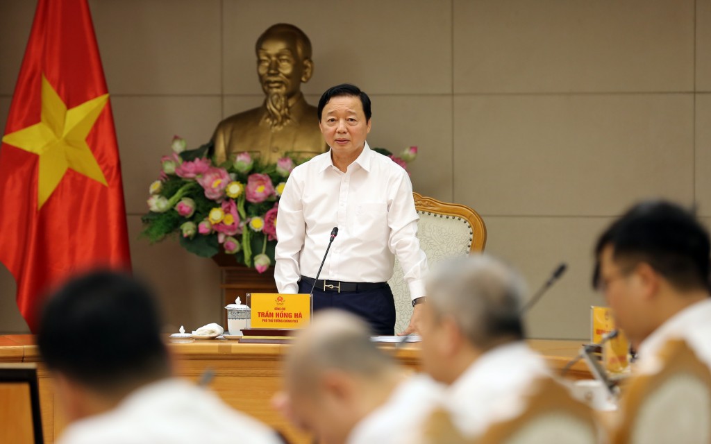 Phó Thủ tướng Trần Hồng Hà chủ trì cuộc họp nghe Bộ Nông nghiệp và Môi trường báo cáo tình hình triển khai xây dựng cơ sở dữ liệu đất đai - Ảnh: VGP/Minh Khôi
