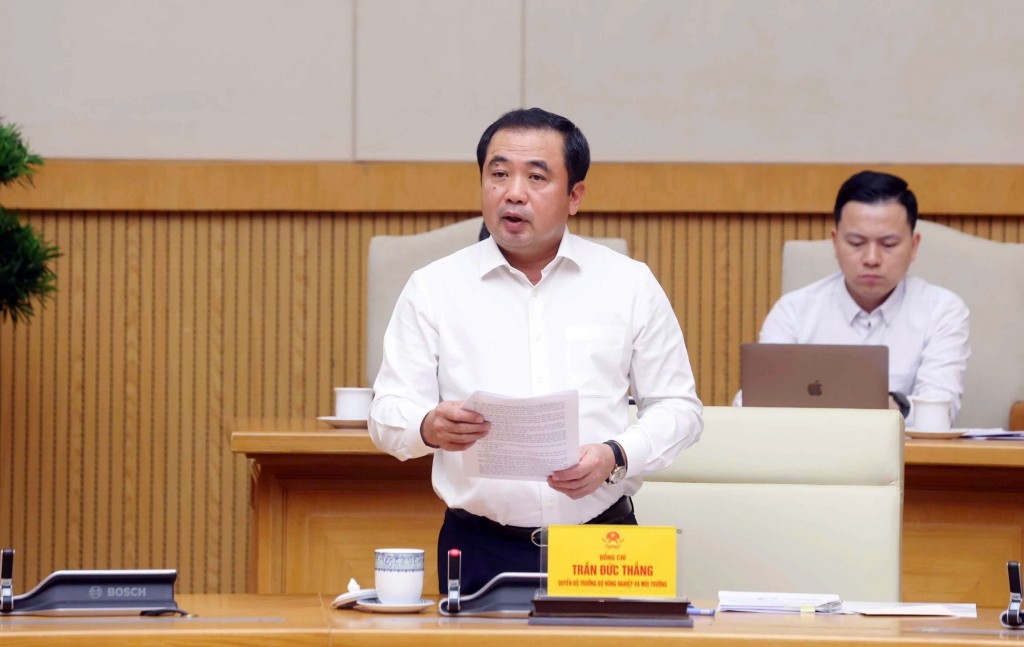 Quyền Bộ trưởng Bộ Nông nghiệp và Môi trường Trần Đức Thắng báo cáo tại cuộc họp - Ảnh: VGP/Nguyễn Hoàng