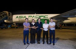 Tiếp nhận hàng viện trợ khẩn cấp của Australia cho người dân vùng lũ Bắc Ninh