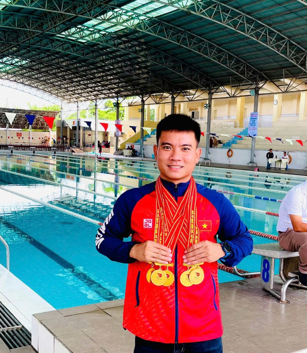 Quách Văn Vinh, vận động viên bơi người khuyết tật của Việt Nam