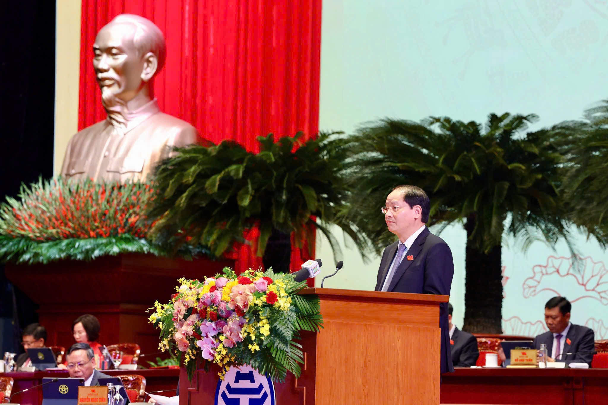 Trưởng ban Tuyên giáo và Dân vận Thành ủy Hà Nội Nguyễn Doãn Toản trình bày báo cáo Tổng hợp ý kiến góp ý vào Dự thảo các văn kiện Đại hội lần thứ XIV của Đảng