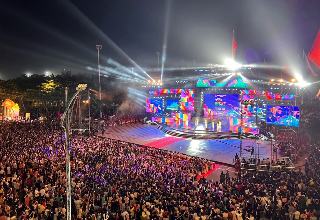 “Ngọn gió mới” cho kinh tế biển vùng siêu đô thị hợp nhất “Ngọn gió mới” cho kinh tế biển vùng siêu đô thị hợp nhất