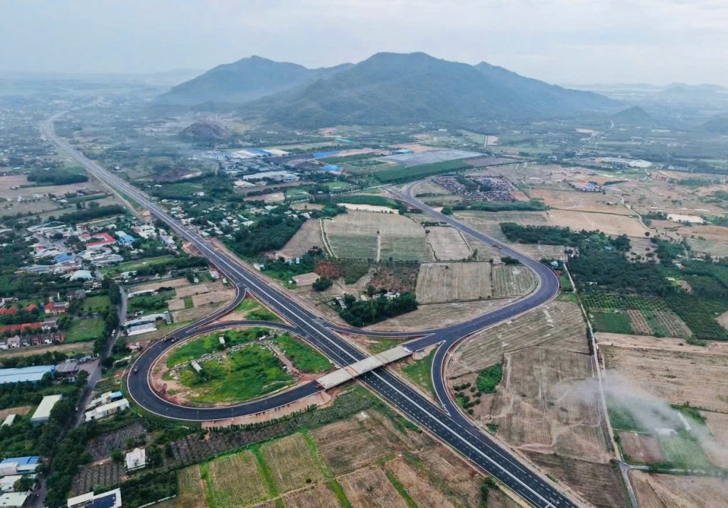 Hạ tầng đồng bộ tạo động lực bứt phá kinh tế biển Hạ tầng đồng bộ tạo động lực bứt phá kinh tế biển