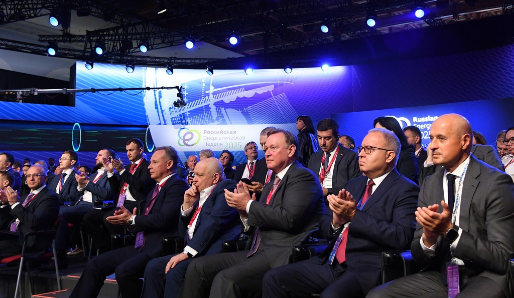 Năng lượng là nền tảng của hoà bình, phát triển Năng lượng là nền tảng của hoà bình, phát triển