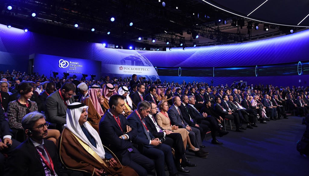 Năng lượng là nền tảng của hoà bình, phát triển Năng lượng là nền tảng của hoà bình, phát triển