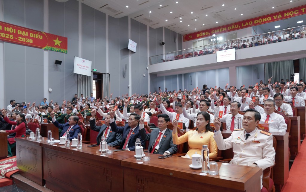 Đại biểu dự Đại hội biểu quyết thông qua nội quy, quy chế đại hội