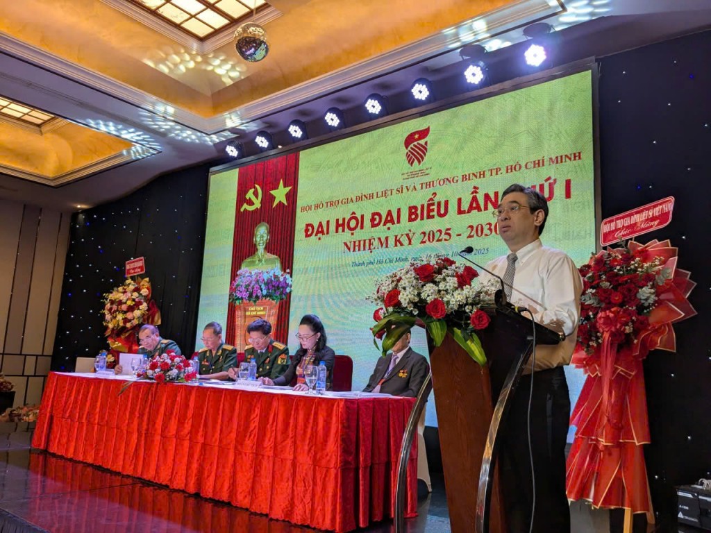 Đồng chí Nguyễn Phước Lộc, Phó Bí thư Thành uỷ, Chủ tịch Uỷ ban MTTQ Việt Nam TP Hồ Chí Minh phát biểu tại đại hội