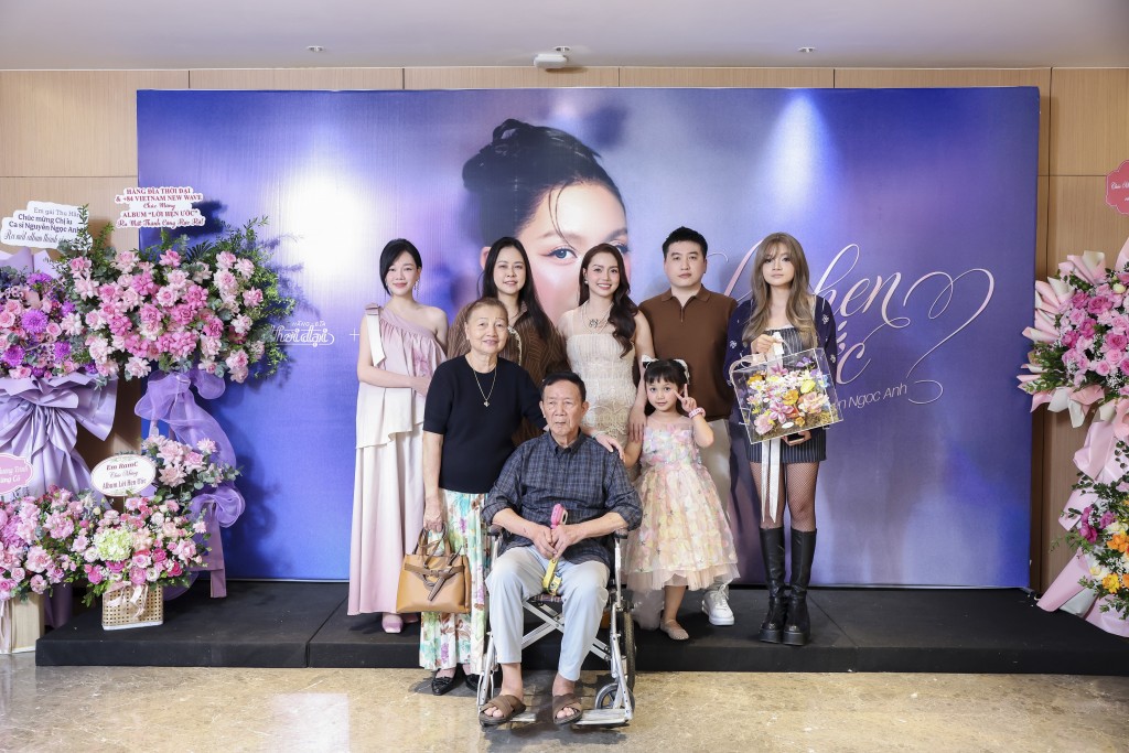 Gia đình chúc mừng Nguyễn Ngọc Anh ra mắt album thứ 4 trong sự nghiệp ca hát