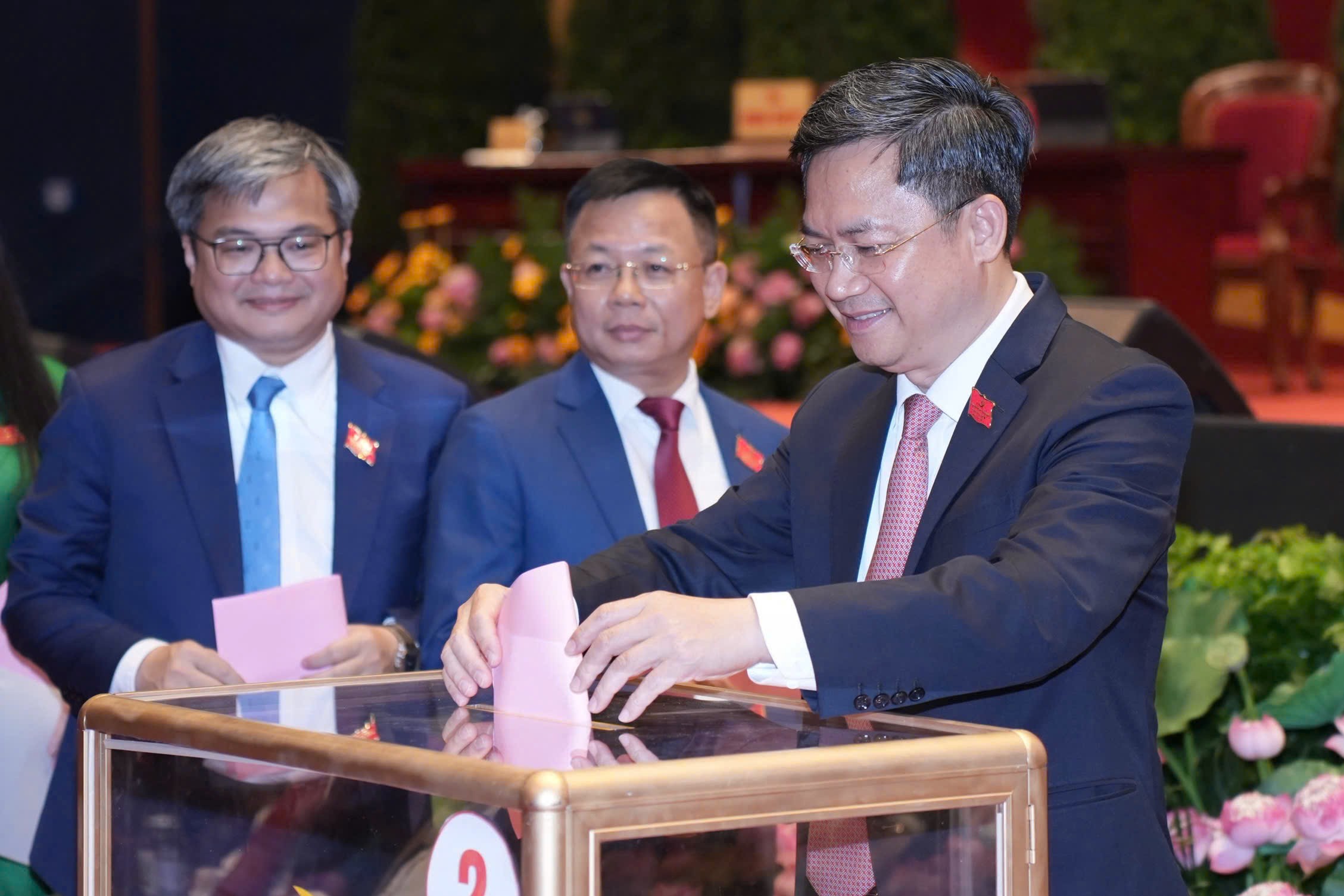 Đồng chí Bùi Thị Minh Hoài trúng cử Ban Chấp hành Đảng bộ TP Hà Nội khóa XVIII với số phiếu cao nhất