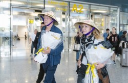 Secret Garden háo hức tới buổi diễn tại Việt Nam