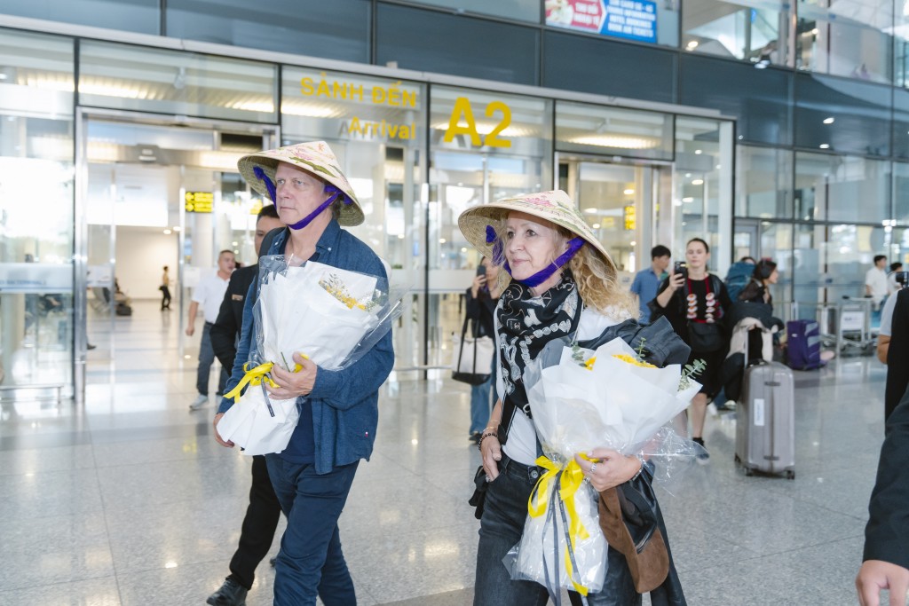 Secret Garden háo hức tới buổi diễn tại Việt Nam