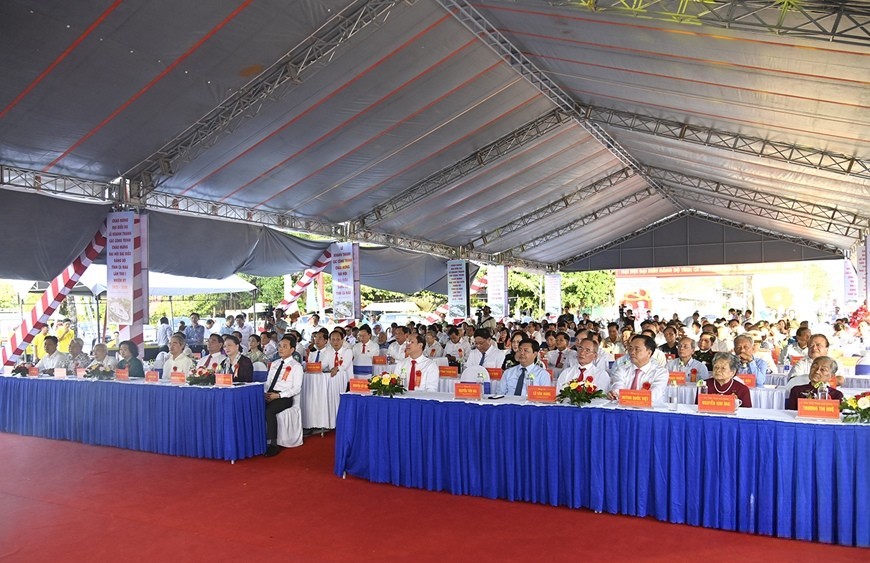 Đồng chí Trần Lưu Quang, Bí thư Trung ương Đảng, Bí thư Thành ủy TP Hồ Chí Minh, cùng nguyên lãnh đạo Đảng, Nhà nước và các Bà mẹ Việt Nam Anh hùng dự Lễ khánh thành các công trình trọng điểm chào mừng Đại hội Đảng bộ tỉnh Cà Mau lần thứ I, nhiệm kỳ 2025–2030. Đồng chí Trần Lưu Quang, Bí thư Trung ương Đảng, Bí thư Thành ủy TP Hồ Chí Minh, cùng nguyên lãnh đạo Đảng, Nhà nước và các Bà mẹ Việt Nam Anh hùng dự Lễ khánh thành các công trình trọng điểm chào mừng Đại hội Đảng bộ tỉnh Cà Mau lần thứ I, nhiệm kỳ 2025–2030.