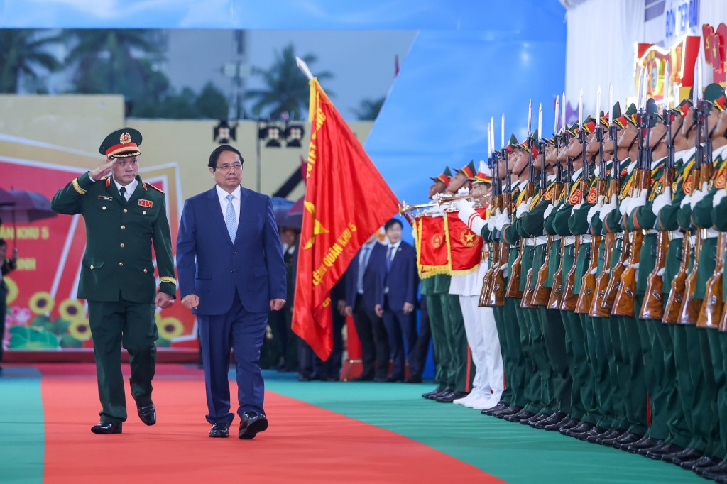 Thủ tướng Phạm Minh Chính dự Lễ kỷ niệm 80 năm Ngày truyền thống Lực lượng vũ trang Quân khu 5 - Ảnh: VGP/Nhật Bắc Thủ tướng Phạm Minh Chính dự Lễ kỷ niệm 80 năm Ngày truyền thống Lực lượng vũ trang Quân khu 5 - Ảnh: VGP/Nhật Bắc