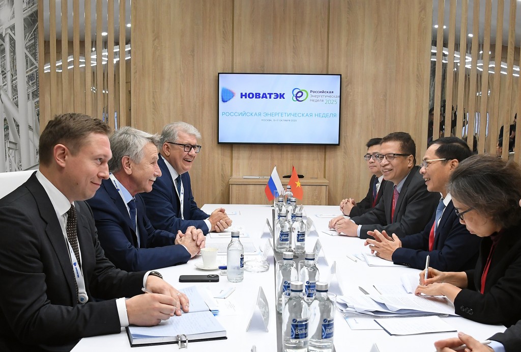 Phó Thủ tướng Chính phủ Bùi Thanh Sơn tiếp ông Leonid Mikhelson, Chủ tịch Tập đoàn Novatex - Ảnh: VGP/Hải Minh Phó Thủ tướng Chính phủ Bùi Thanh Sơn tiếp ông Leonid Mikhelson, Chủ tịch Tập đoàn Novatex - Ảnh: VGP/Hải Minh