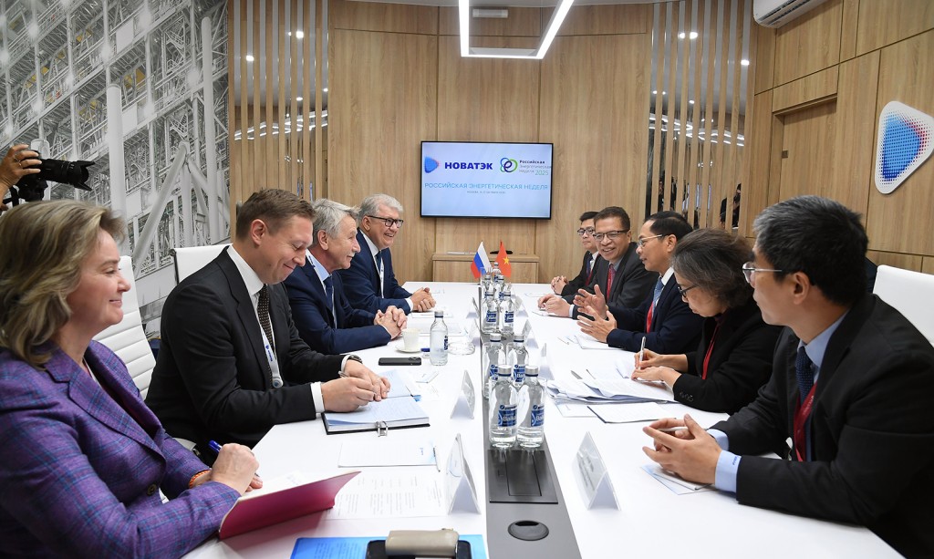 Các doanh nghiệp của Nga cam kết sẽ cùng các đối tác Việt Nam triển khai hiệu quả các thỏa thuận, cam kết giữa Lãnh đạo cấp cao hai nước - Ảnh: VGP/Hải Minh Các doanh nghiệp của Nga cam kết sẽ cùng các đối tác Việt Nam triển khai hiệu quả các thỏa thuận, cam kết giữa Lãnh đạo cấp cao hai nước - Ảnh: VGP/Hải Minh