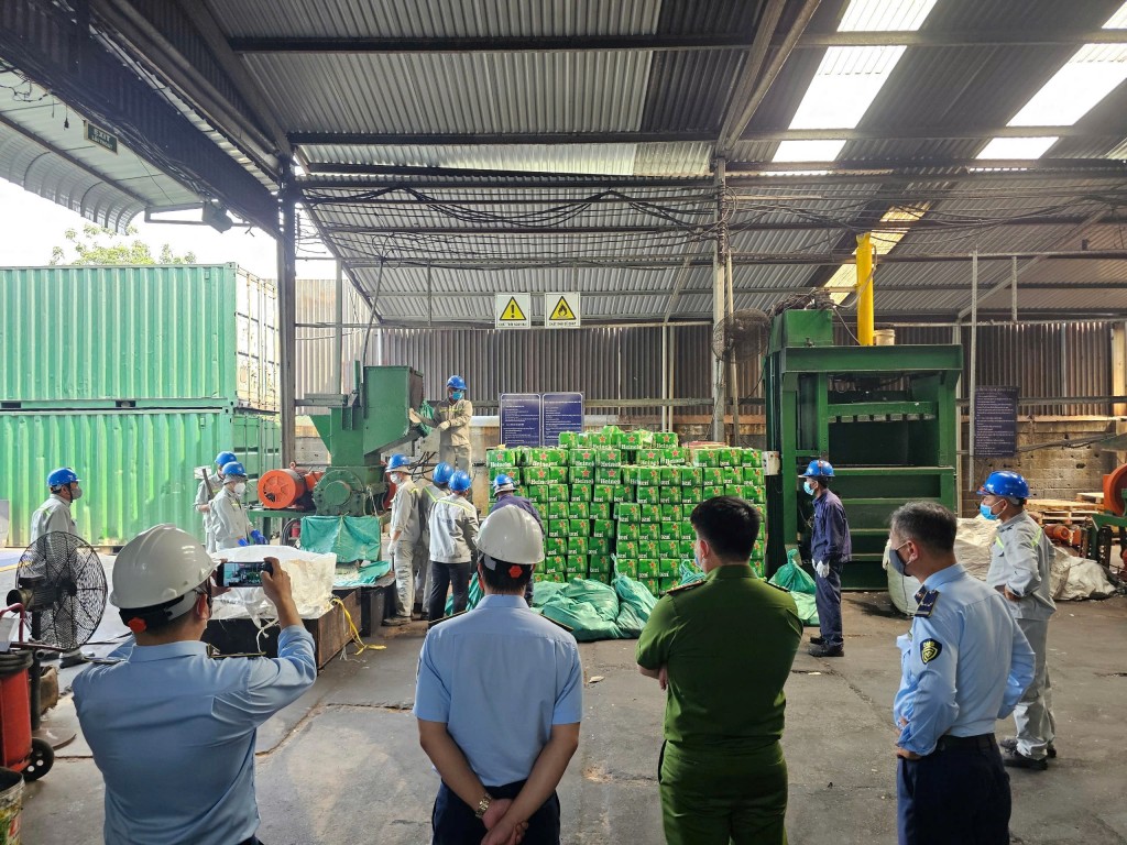 Chuyển 9 vụ có dấu hiệu buôn bán hàng giả qua Công an