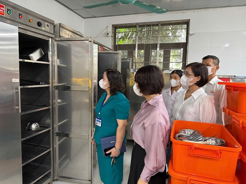 Bữa ăn bán trú an toàn từ nguồn đến bàn ở Tây Hồ Bữa ăn bán trú an toàn từ nguồn đến bàn ở Tây Hồ