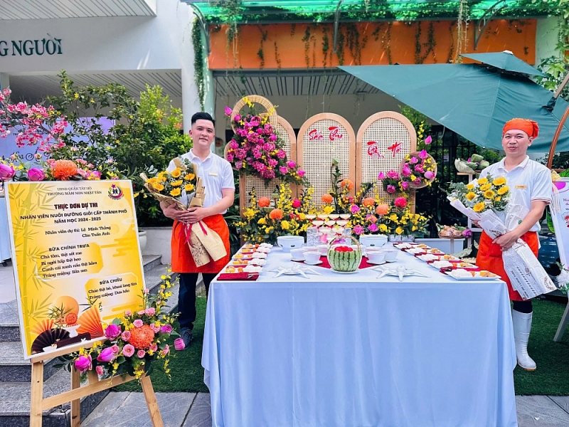 Bữa ăn bán trú an toàn từ nguồn đến bàn ở Tây Hồ Bữa ăn bán trú an toàn từ nguồn đến bàn ở Tây Hồ