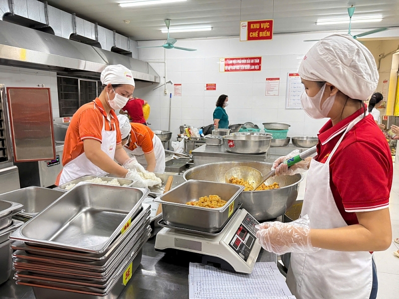 Bữa ăn bán trú an toàn từ nguồn đến bàn ở Tây Hồ Bữa ăn bán trú an toàn từ nguồn đến bàn ở Tây Hồ