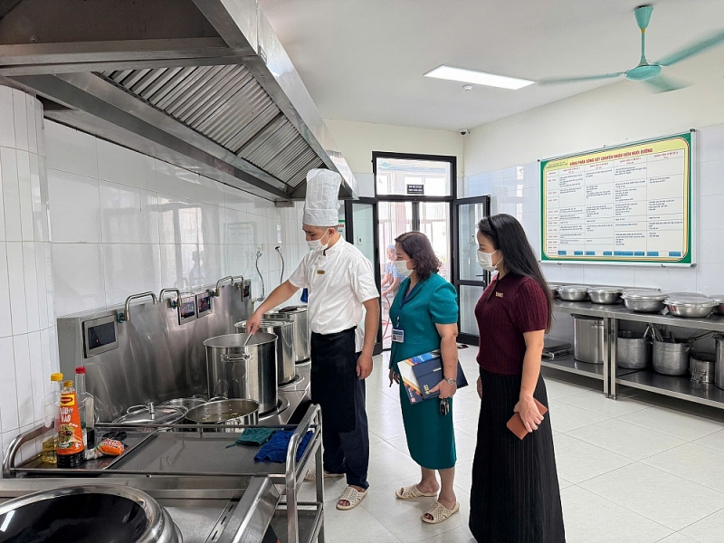 Bữa ăn bán trú an toàn từ nguồn đến bàn ở Tây Hồ Bữa ăn bán trú an toàn từ nguồn đến bàn ở Tây Hồ