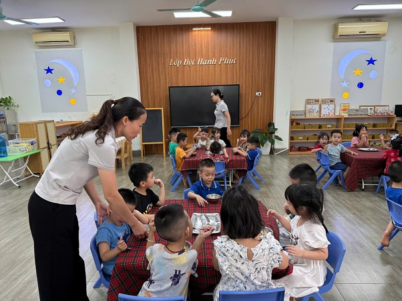 Bữa ăn bán trú an toàn từ nguồn đến bàn ở Tây Hồ Bữa ăn bán trú an toàn từ nguồn đến bàn ở Tây Hồ