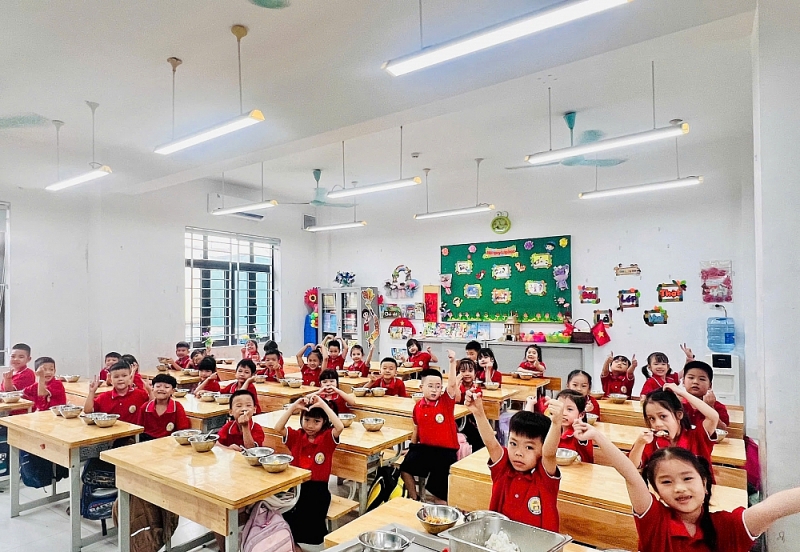 Bữa ăn bán trú an toàn từ nguồn đến bàn ở Tây Hồ Bữa ăn bán trú an toàn từ nguồn đến bàn ở Tây Hồ